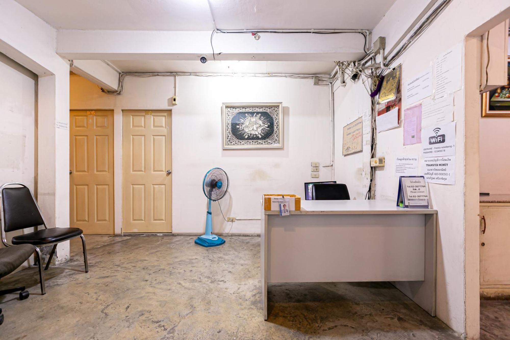Freesia Saladaeng Silom Apartments Bangkok Dış mekan fotoğraf