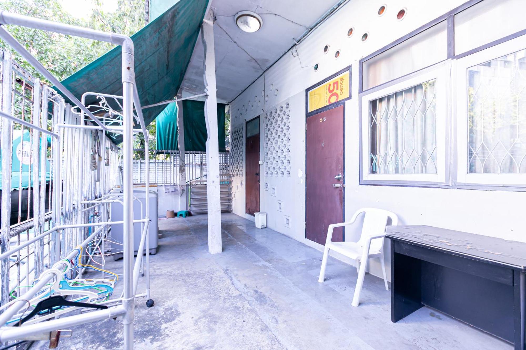 Freesia Saladaeng Silom Apartments Bangkok Dış mekan fotoğraf