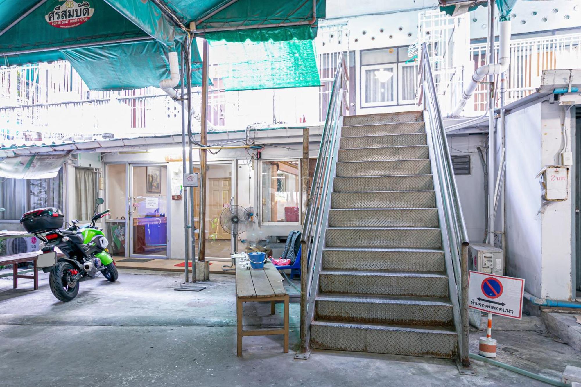 Freesia Saladaeng Silom Apartments Bangkok Dış mekan fotoğraf